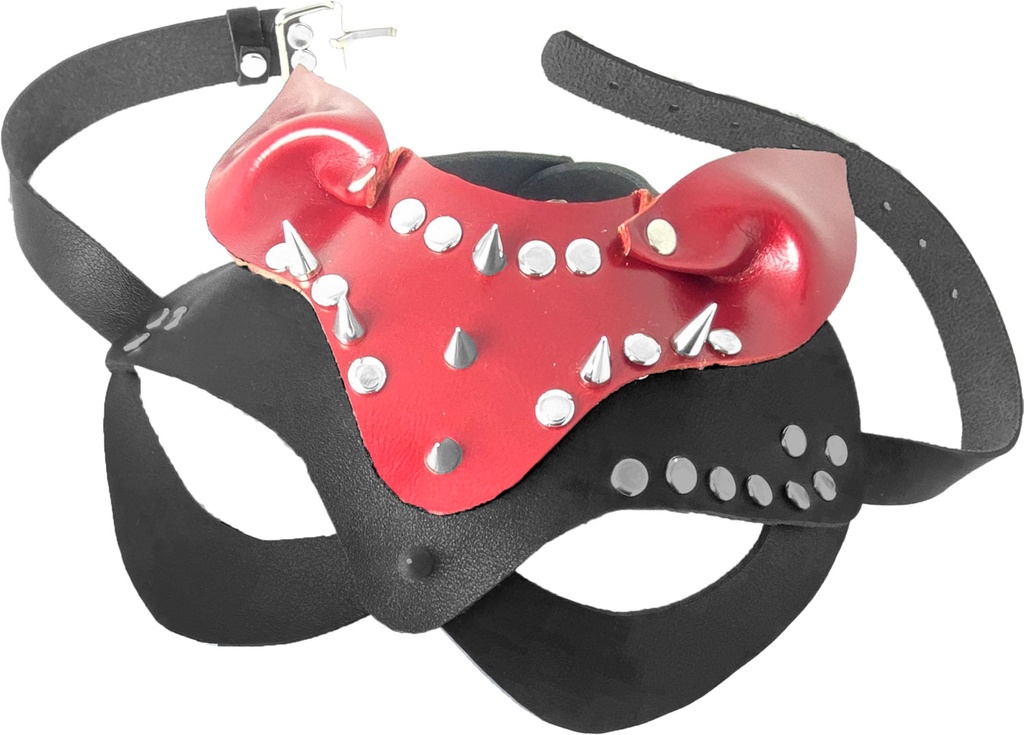 Маска с клепками и шипами из экокожи