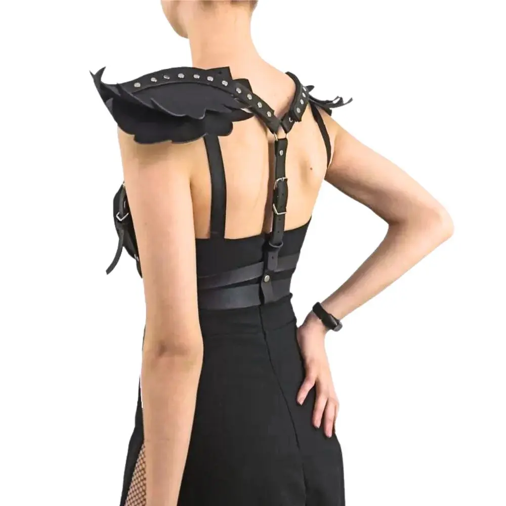 Портупея с крыльями и клепками из эко-кожи